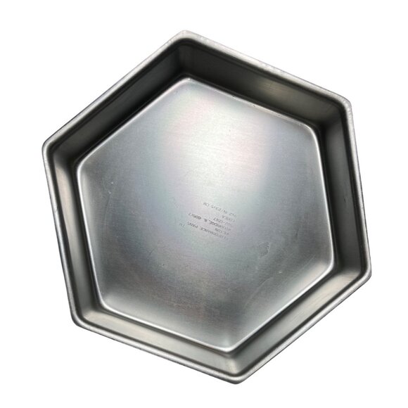 Wilton Hexagon Cake Pan 9"x2" Aluminum Performance Baking Pan Made In Korea 100e - Picture 1 of 3